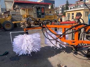 2020年11月11日山西省晉中市昔陽縣公路管理段與河南都市機械設備有限公司合作，在宋段長王隊長凌師傅的精心安排指導下與喬主任祝師傅的積極努力，成功研制出了加寬雙護欄板600mm護欄清洗機